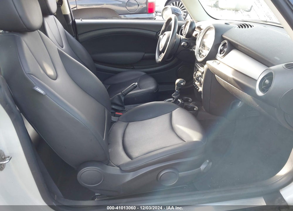 2013 MINI HARDTOP COOPER VIN: WMWSU3C55DT690657