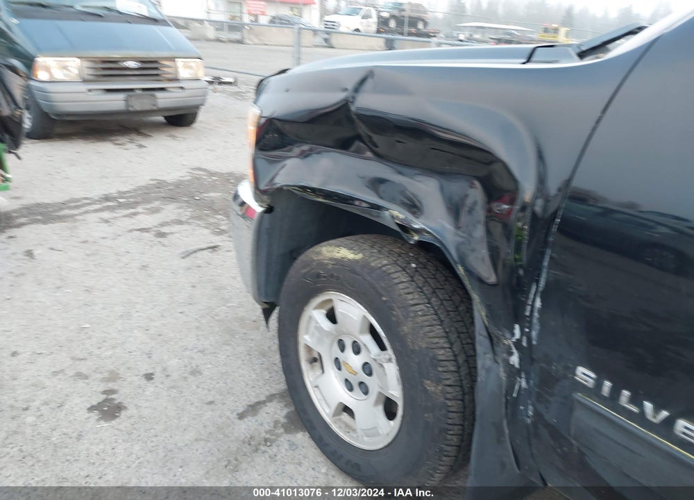 2013 CHEVROLET SILVERADO 1500 LT VIN: 1GCRCSE06DZ314272