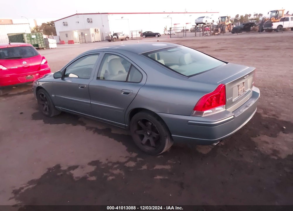 2005 VOLVO S60 2.5T VIN: YV1RS592152480168
