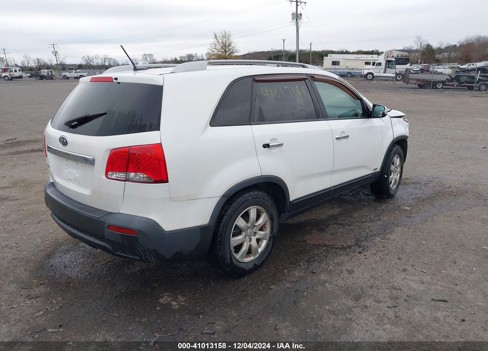 2013 KIA SORENTO LX V6 VIN: 5XYKTDA24DG413806