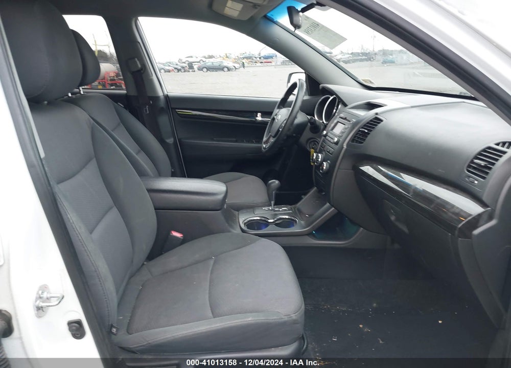 2013 KIA SORENTO LX V6 VIN: 5XYKTDA24DG413806