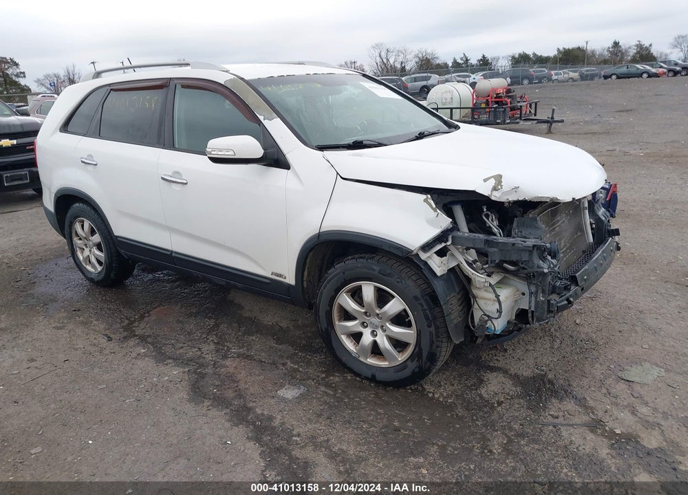 2013 KIA SORENTO LX V6 VIN: 5XYKTDA24DG413806
