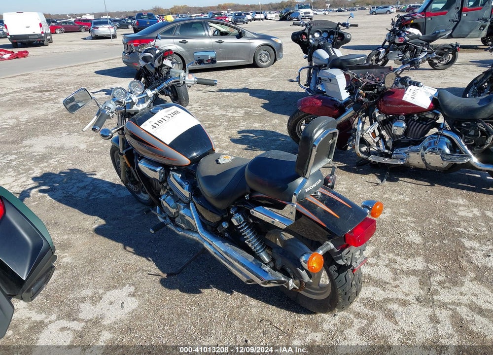 1998 HONDA VF750 C2 VIN: JH2RC4337WM300106