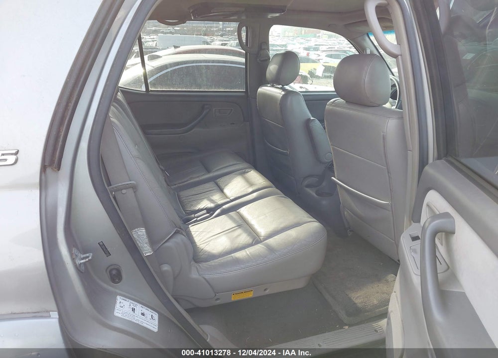2005 TOYOTA SEQUOIA SR5 V8 VIN: 5TDBT44A35S241405