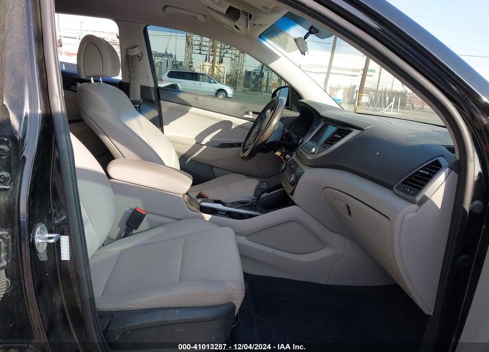 2018 HYUNDAI TUCSON SEL VIN: KM8J33A44JU700656