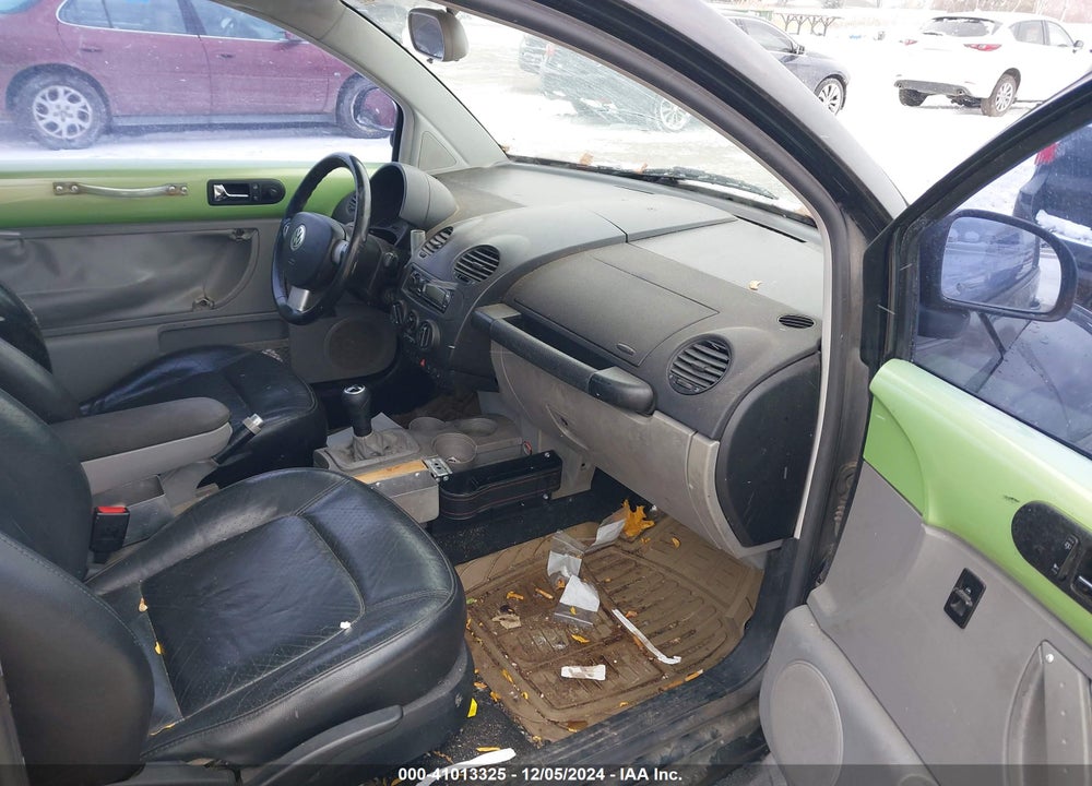 2000 VOLKSWAGEN NEW BEETLE GLX VIN: 3VWDD21C9YM467711
