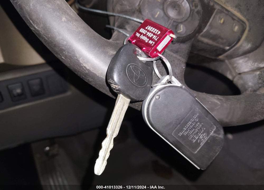 2011 TOYOTA TUNDRA GRADE 5.7L V8 VIN: 5TFCY5F14BX011516