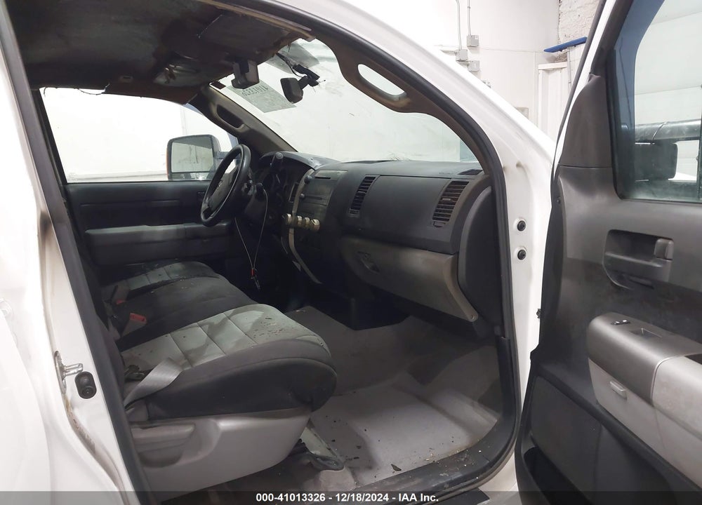 2011 TOYOTA TUNDRA GRADE 5.7L V8 VIN: 5TFCY5F14BX011516