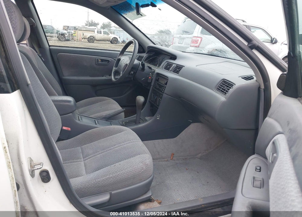 2001 TOYOTA CAMRY LE VIN: 4T1BG22K11U859618