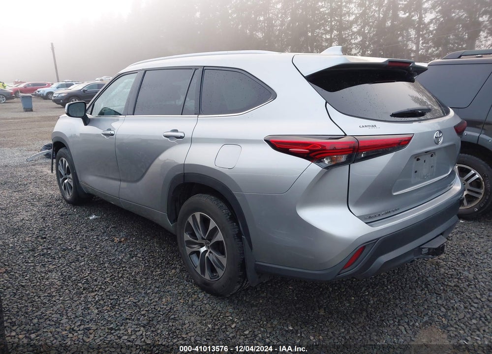2022 TOYOTA HIGHLANDER XLE VIN: 5TDHZRBH1NS180223