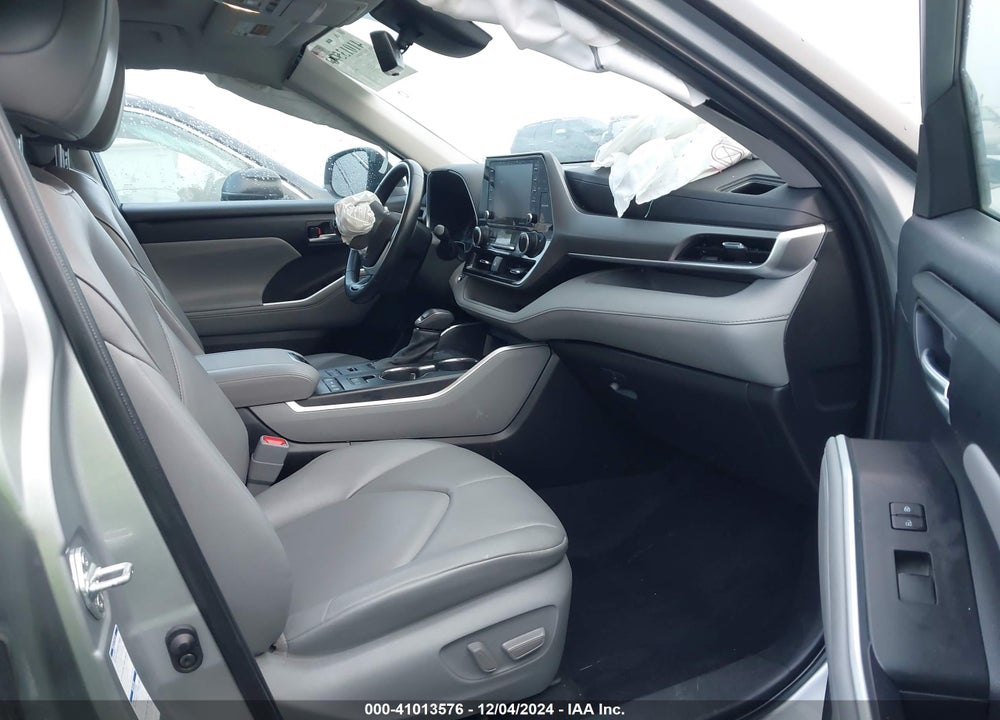 2022 TOYOTA HIGHLANDER XLE VIN: 5TDHZRBH1NS180223