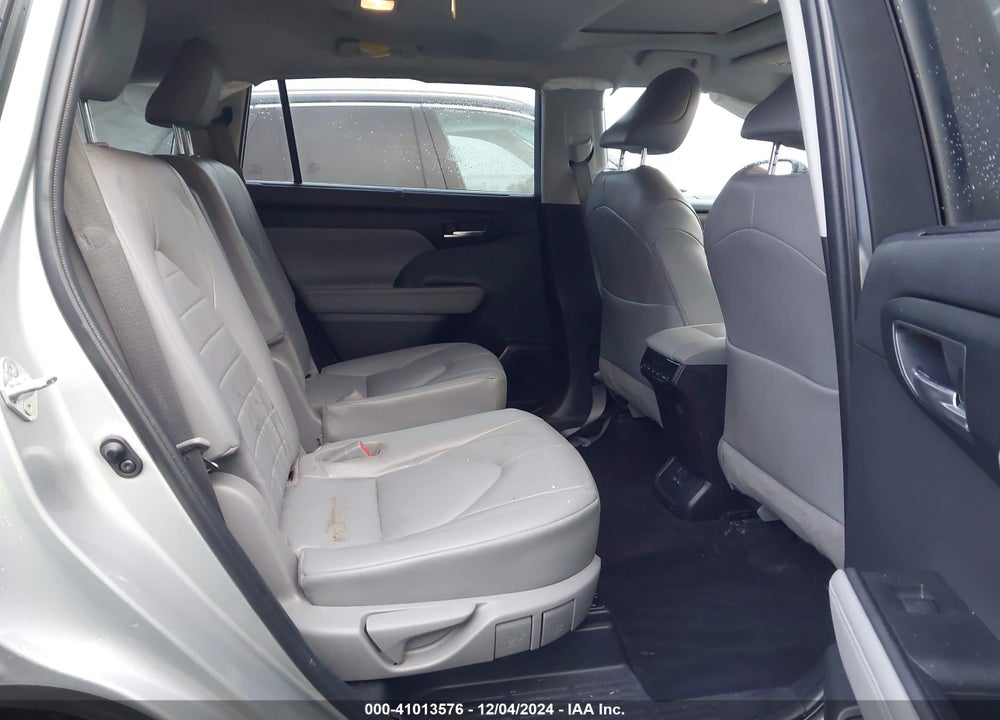 2022 TOYOTA HIGHLANDER XLE VIN: 5TDHZRBH1NS180223
