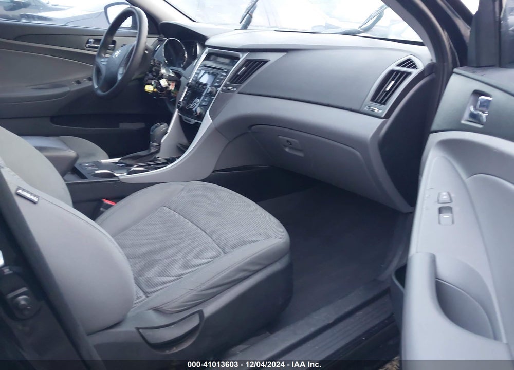 2013 HYUNDAI SONATA VIN: 5NPEB4AC5DH673858