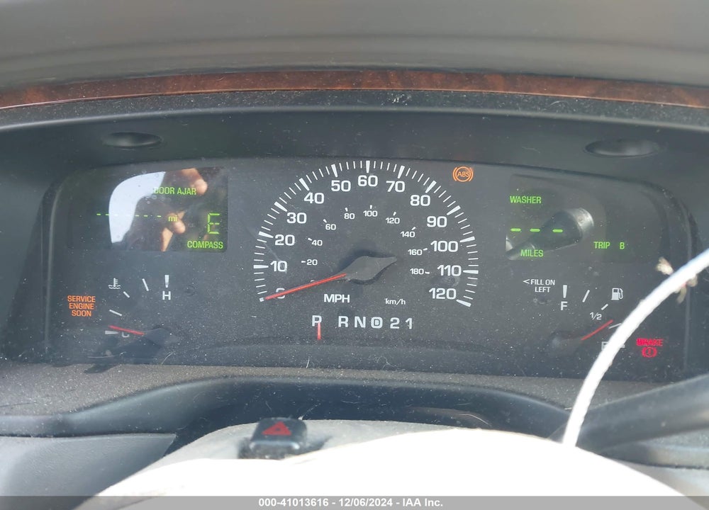 2001 LINCOLN TOWN CAR EXECUTIVE VIN: 1LNHM81W71Y717065