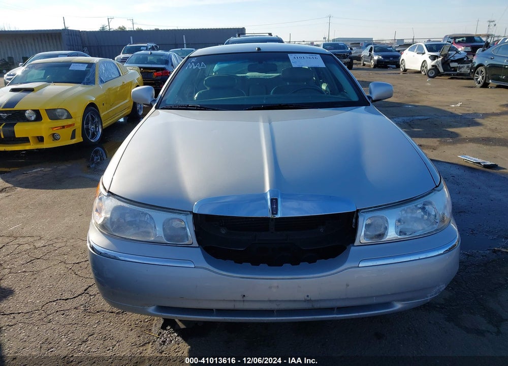 2001 LINCOLN TOWN CAR EXECUTIVE VIN: 1LNHM81W71Y717065