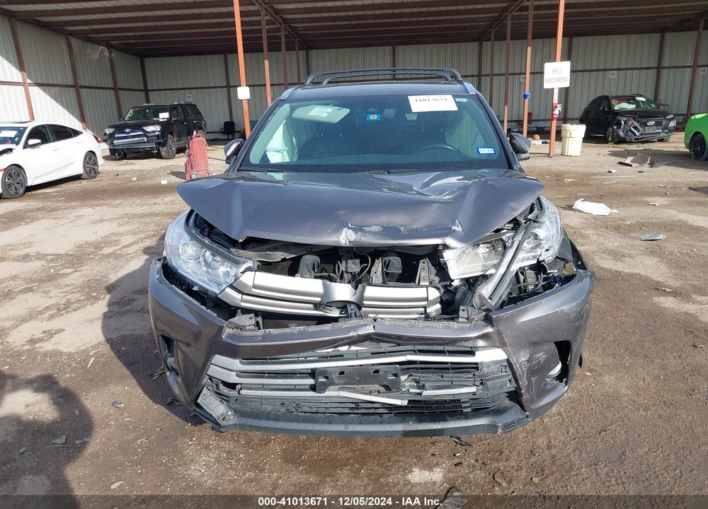2017 TOYOTA HIGHLANDER XLE VIN: 5TDKZRFHXHS519906