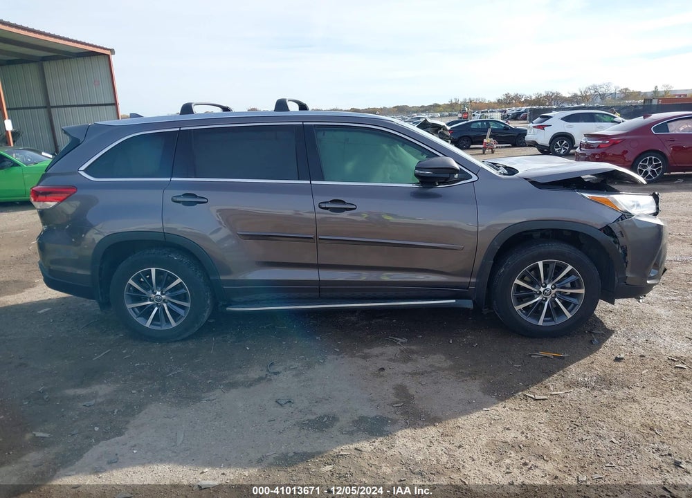 2017 TOYOTA HIGHLANDER XLE VIN: 5TDKZRFHXHS519906