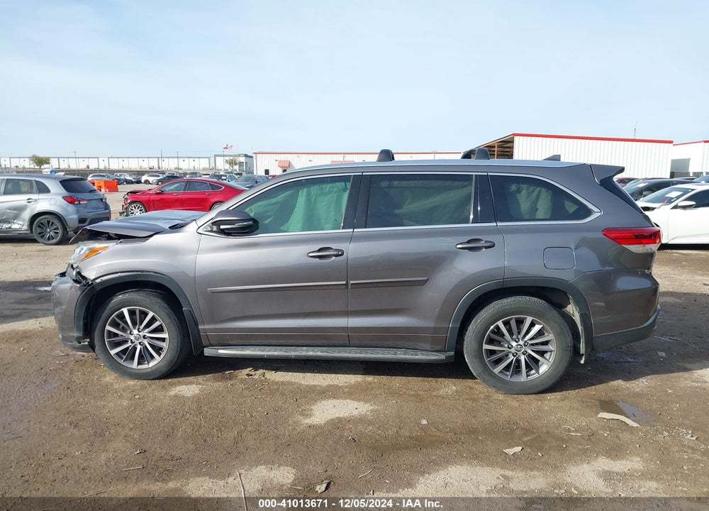 2017 TOYOTA HIGHLANDER XLE VIN: 5TDKZRFHXHS519906