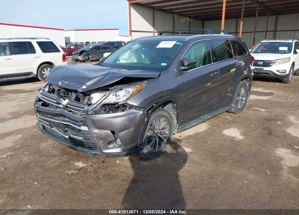 2017 TOYOTA HIGHLANDER XLE VIN: 5TDKZRFHXHS519906