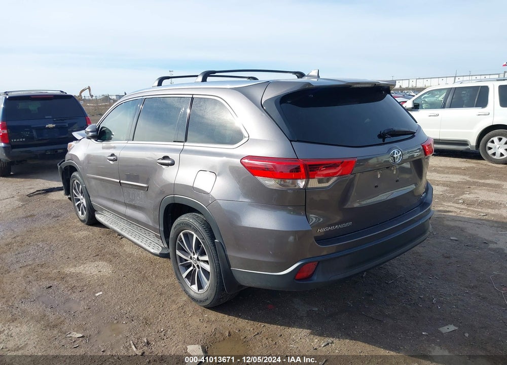 2017 TOYOTA HIGHLANDER XLE VIN: 5TDKZRFHXHS519906