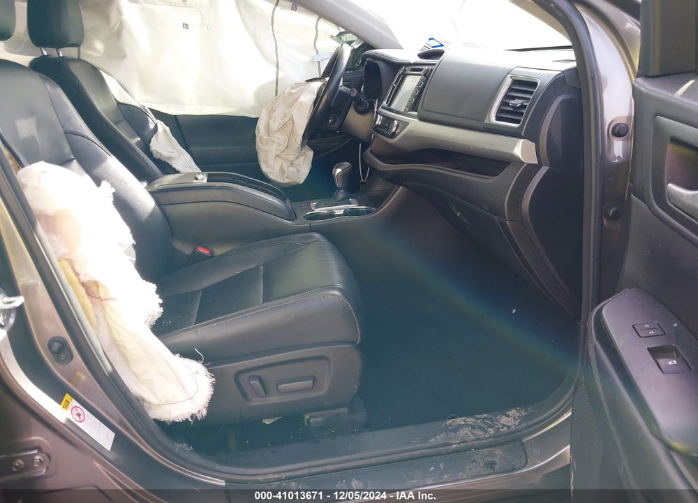 2017 TOYOTA HIGHLANDER XLE VIN: 5TDKZRFHXHS519906