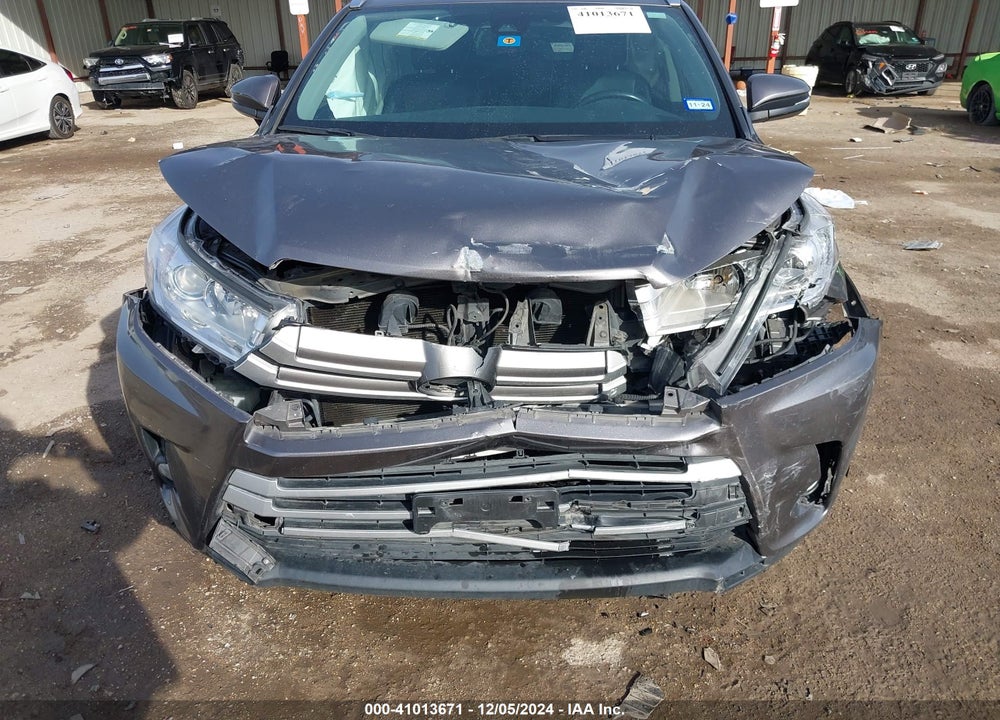 2017 TOYOTA HIGHLANDER XLE VIN: 5TDKZRFHXHS519906