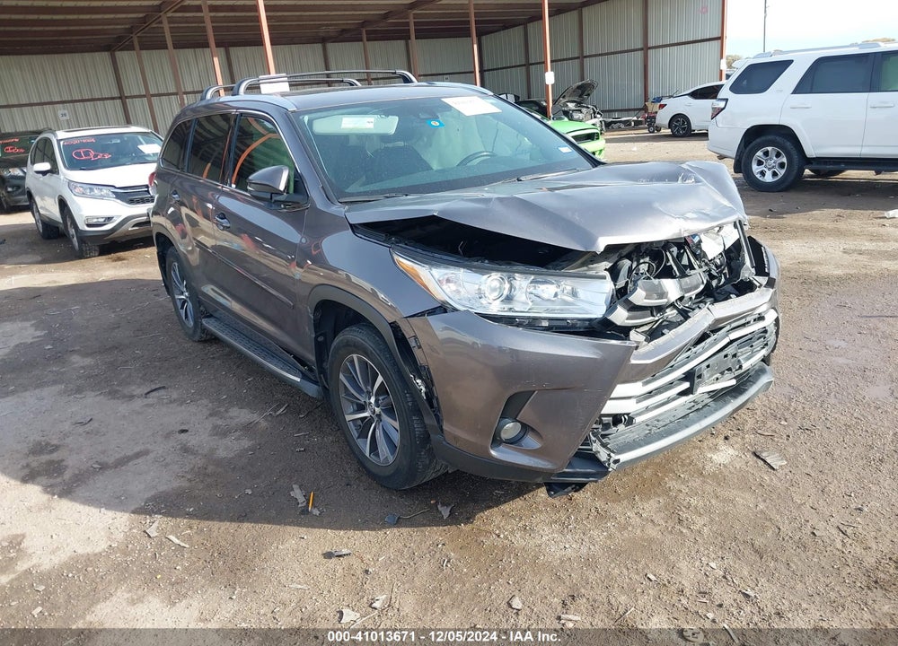 2017 TOYOTA HIGHLANDER XLE VIN: 5TDKZRFHXHS519906