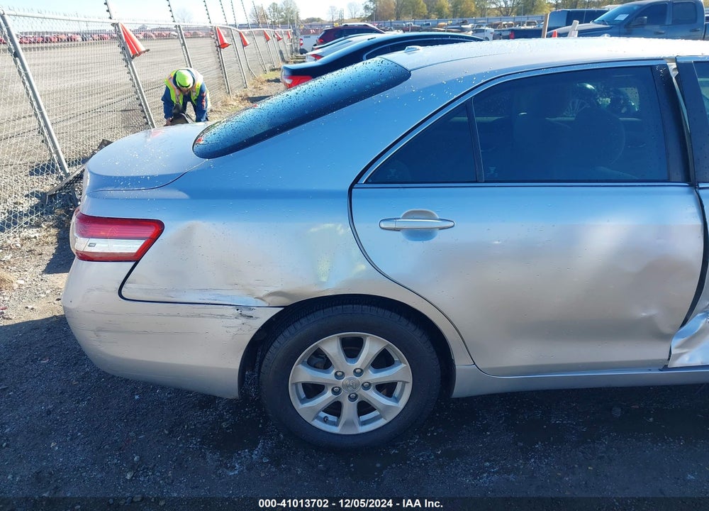 2011 TOYOTA CAMRY LE VIN: 4T1BF3EK5BU138384