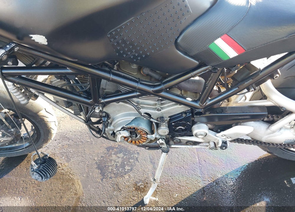 2005 DUCATI MONSTER S2R VIN: ZDM1RAAN05B066610