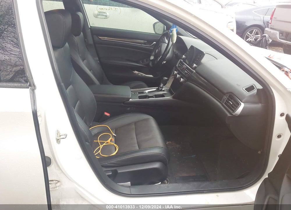 2019 HONDA ACCORD SEDAN VIN: 1HGCV1F31KA046859
