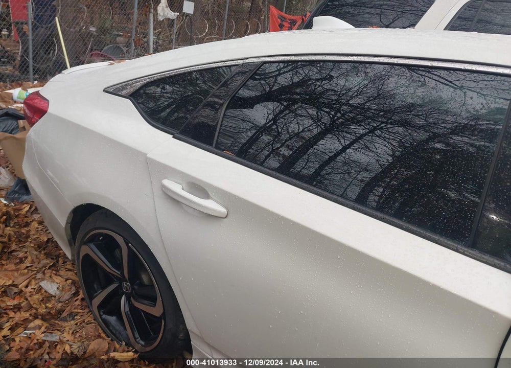 2019 HONDA ACCORD SEDAN VIN: 1HGCV1F31KA046859