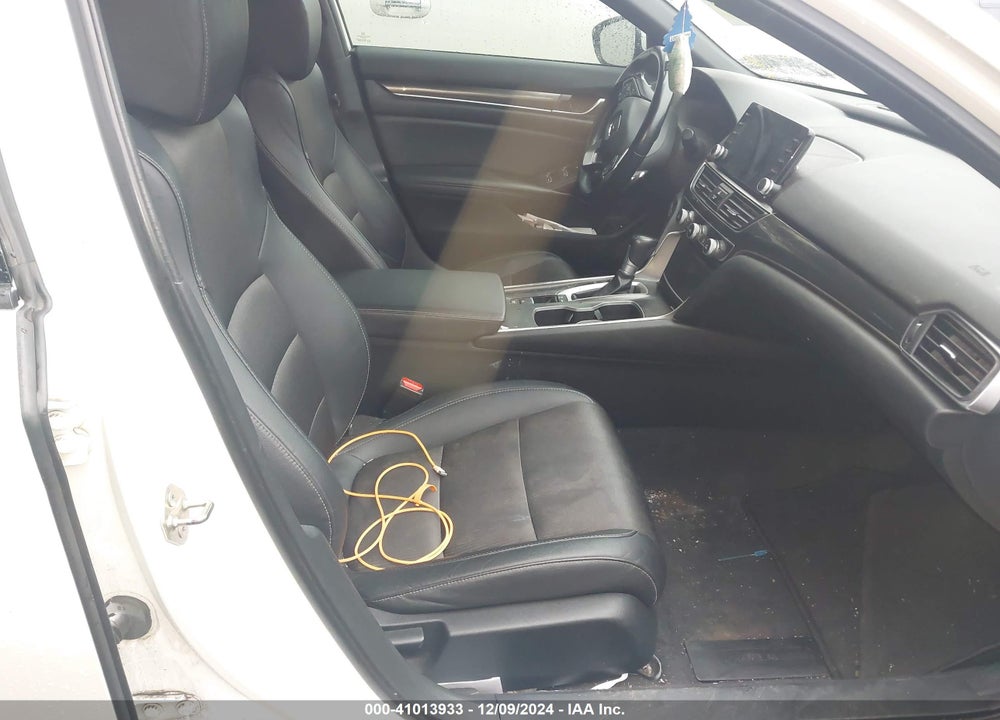 2019 HONDA ACCORD SEDAN VIN: 1HGCV1F31KA046859