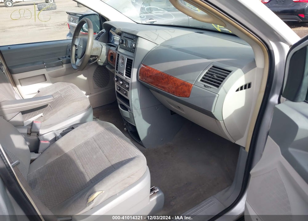 2009 CHRYSLER TOWN & COUNTRY LX VIN: 2A8HR44E89R527348