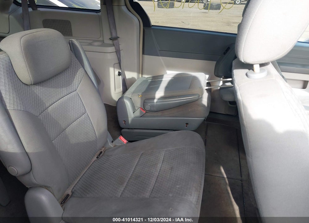 2009 CHRYSLER TOWN & COUNTRY LX VIN: 2A8HR44E89R527348
