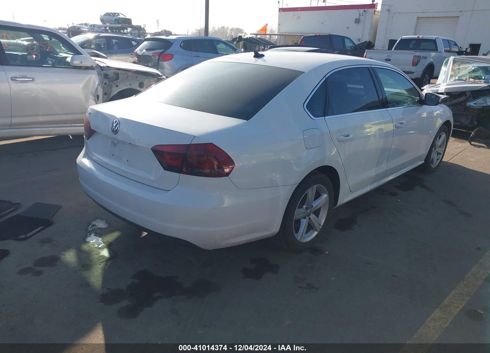 2015 VOLKSWAGEN PASSAT VIN: 1VWAT7A38FC084408