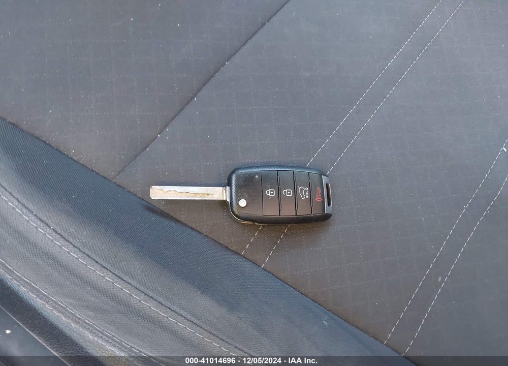 2016 KIA SORENTO 2.4L LX VIN: 5XYPG4A38GG170038