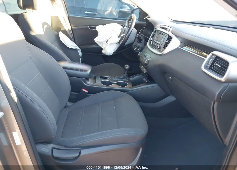 2016 KIA SORENTO 2.4L LX VIN: 5XYPG4A38GG170038