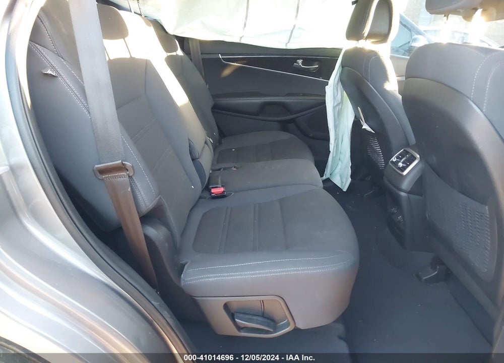 2016 KIA SORENTO 2.4L LX VIN: 5XYPG4A38GG170038