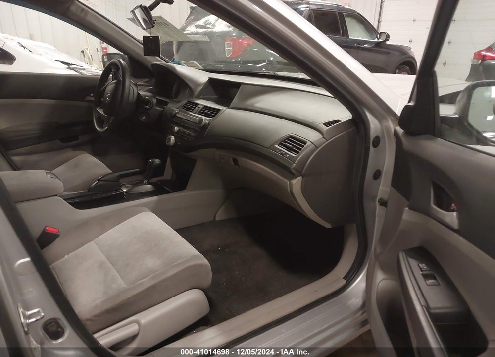 2010 HONDA ACCORD 2.4 LX-P VIN: 1HGCP2F40AA018784