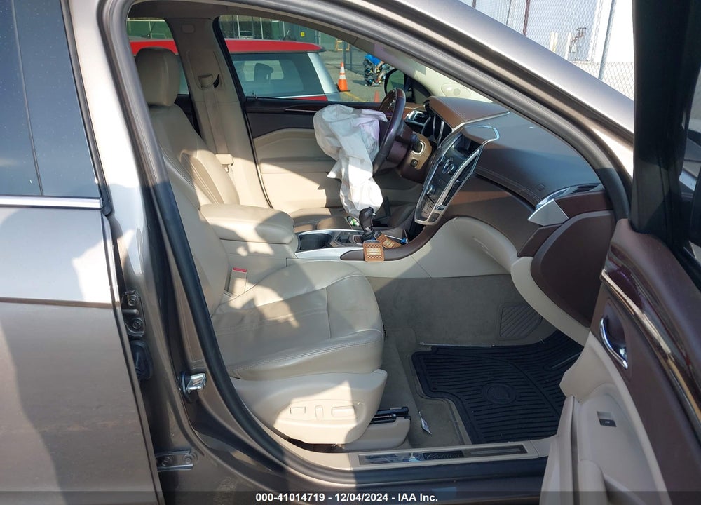 2011 CADILLAC SRX LUXURY COLLECTION VIN: 3GYFNAEY3BS579975