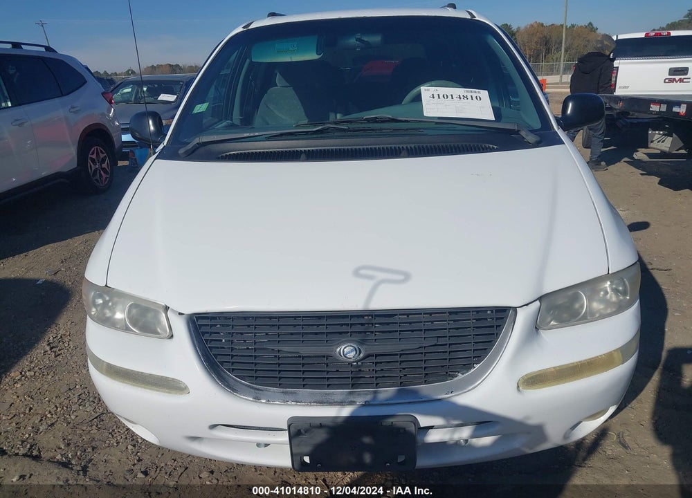 2000 CHRYSLER TOWN & COUNTRY LX VIN: 1C4GP44G9YB590823