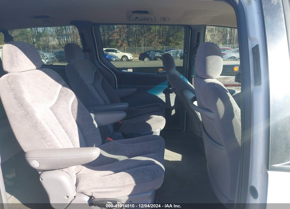 2000 CHRYSLER TOWN & COUNTRY LX VIN: 1C4GP44G9YB590823
