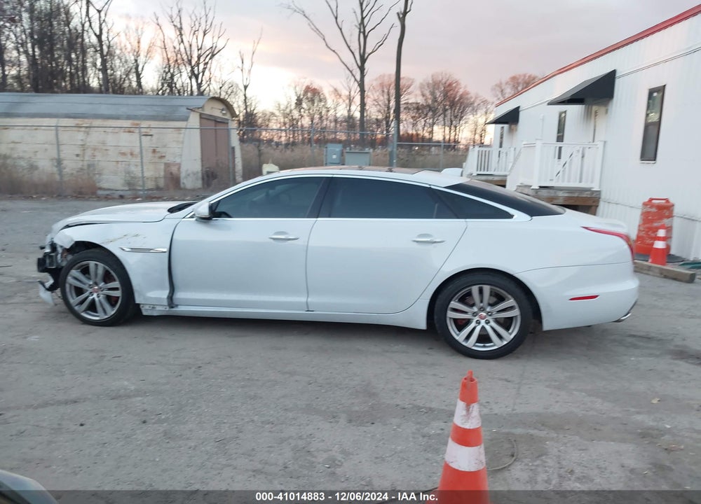 2017 JAGUAR XJL VIN: SAJWJ2GD5H8W08395