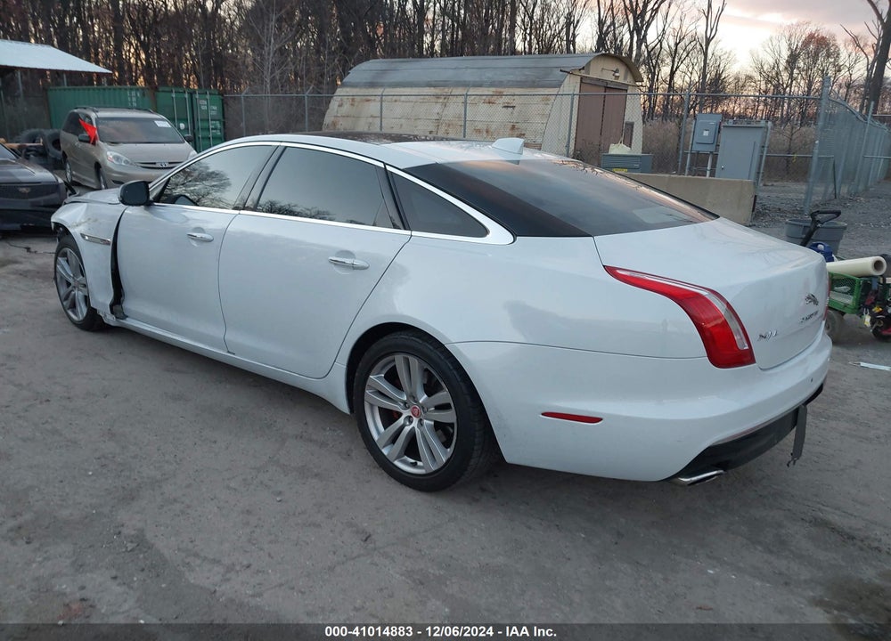 2017 JAGUAR XJL VIN: SAJWJ2GD5H8W08395
