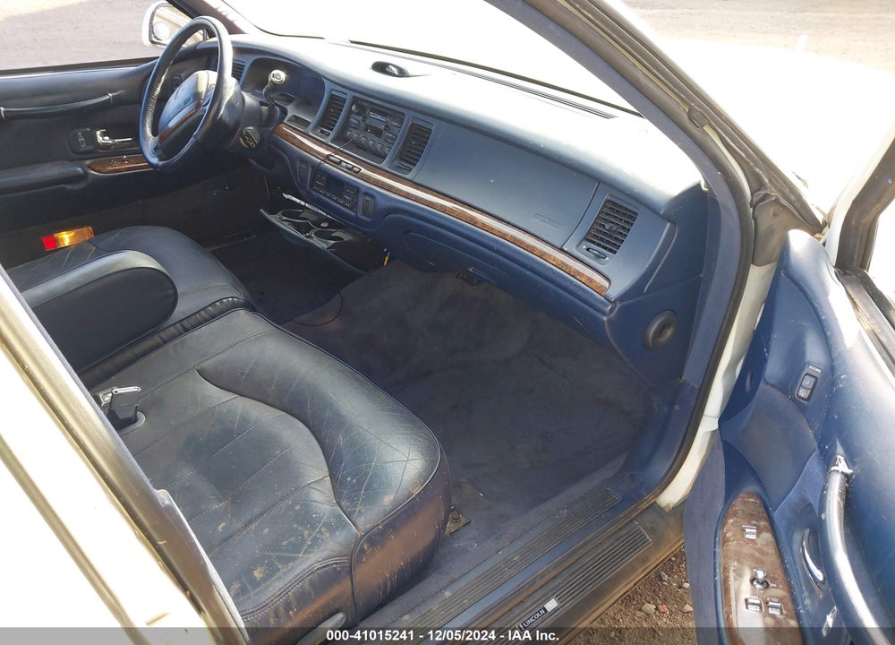 1995 LINCOLN TOWN CAR EXECUTIVE VIN: 1LNLM81W7SY743810