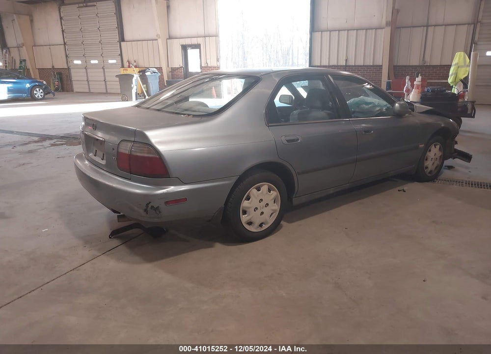 1996 HONDA ACCORD LX/EX VIN: 1HGCD563XTA141867