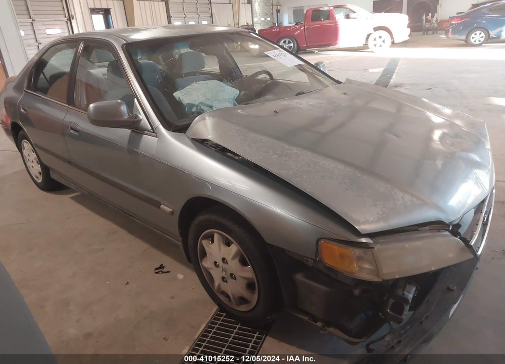 1996 HONDA ACCORD LX/EX VIN: 1HGCD563XTA141867