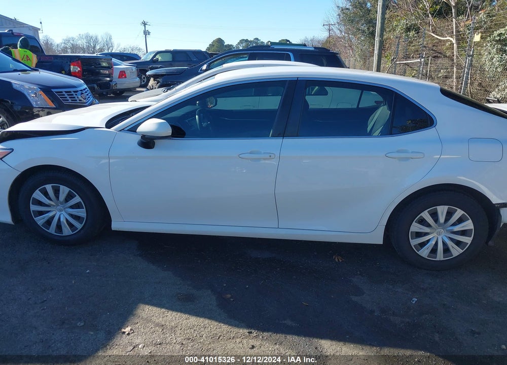 2018 TOYOTA CAMRY VIN: 4T1B11HK2JU041365