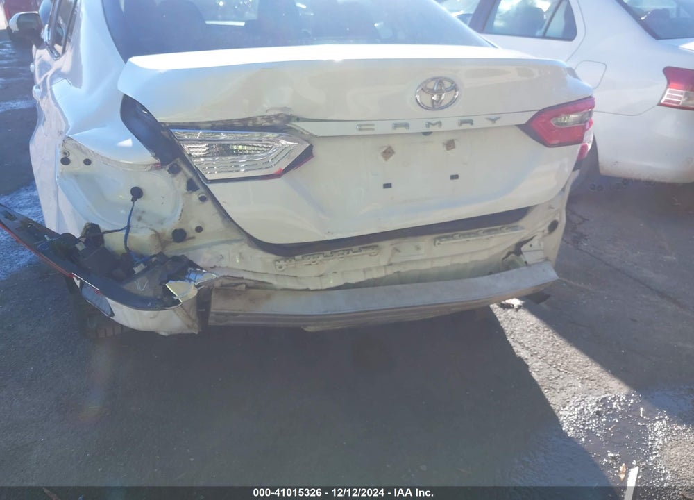 2018 TOYOTA CAMRY VIN: 4T1B11HK2JU041365