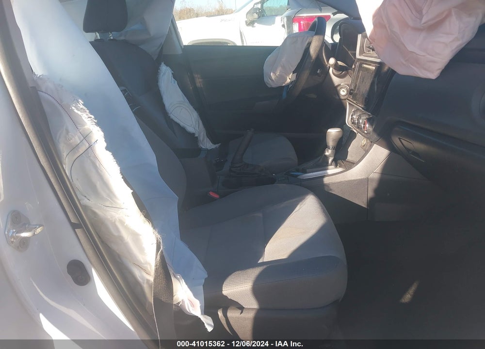 2019 TOYOTA COROLLA L VIN: 2T1BURHE3KC179306